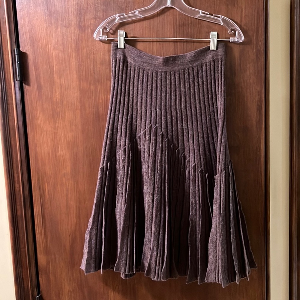 Magaschoni knitted woolen skirt size M, stylish and beautiful, barely worn